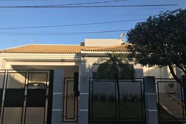 Casa &agrave; venda - 330m&sup2; - Centro