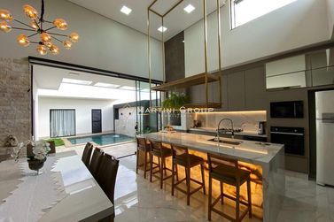 Casa &agrave; venda - 222m&sup2; - Jardim Monte Cristo