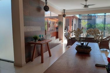 Casa &agrave; venda - 270m&sup2; - Jardim Igua&ccedil;u