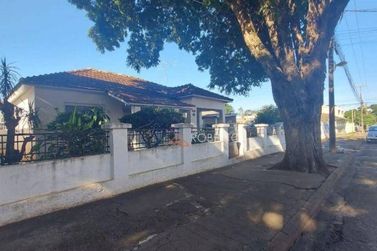 Casa &agrave; venda - 240m&sup2; - Centro