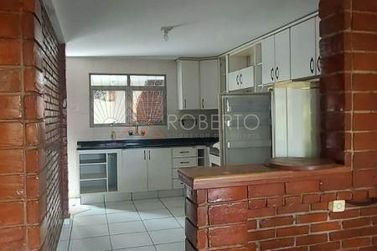 Sobrado &agrave; venda - 250m&sup2; - Centro