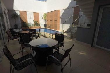 Casa &agrave; venda - 405m&sup2; - Zona 4