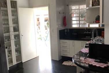 Casa &agrave; venda - 361m&sup2; - Jardim Santos Dumont