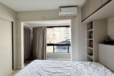 Apartamento &agrave; venda - 102m&sup2; - Meia Praia