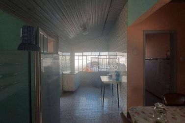 Casa &agrave; venda - 240m&sup2; - Centro