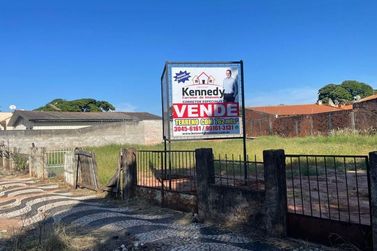 Terreno &agrave; venda - 762m&sup2; - Centro