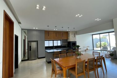 Casa &agrave; venda - 220m&sup2; - Condom&iacute;nio Bougainville