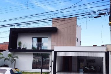 Casa &agrave; venda - 300m&sup2; - Centro