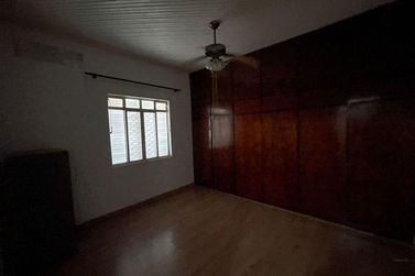 Casa &agrave; venda - Centro