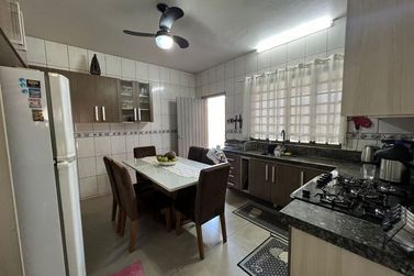 Casa &agrave; venda - 416m&sup2; - Centro