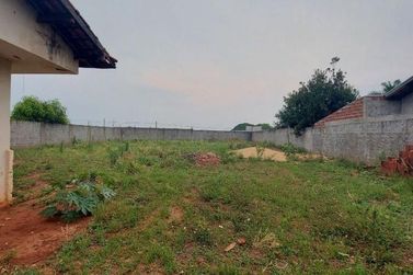 Terreno &agrave; venda - 717m&sup2; - Jardim Santos Dumont
