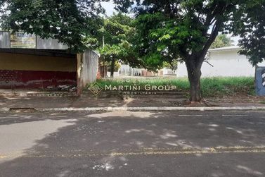 Terreno &agrave; venda - 300m&sup2; - Centro