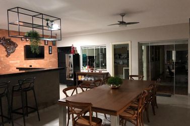 Casa &agrave; venda - 350m&sup2; - Jardim Igua&ccedil;u
