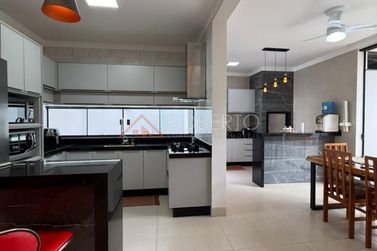 Casa &agrave; venda - 300m&sup2; - Jardim O&aacute;sis