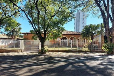Casa &agrave; venda - 338m&sup2; - Centro
