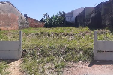 Terreno &agrave; venda - 345m&sup2; - Centro