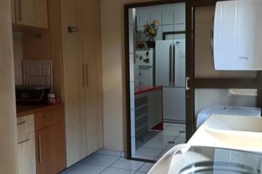 Casa &agrave; venda - 325m&sup2; - Centro