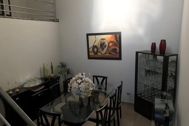 Casa &agrave; venda - 330m&sup2; - Centro