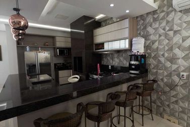 Casa &agrave; venda - 405m&sup2; - Zona 4