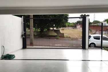 Casa &agrave; venda - 300m&sup2; - Centro