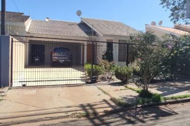 Casa &agrave; venda - 240m&sup2; - Jardim do Sol