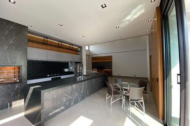 Casa &agrave; venda - 232m&sup2; - Condom&iacute;nio San Lorenzo