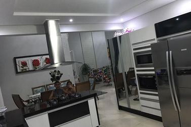 Casa &agrave; venda - 200m&sup2; - Residencial San Lorenzzo
