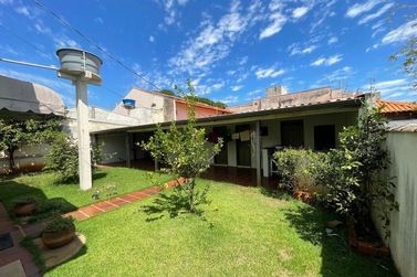 Casa &agrave; venda - Centro