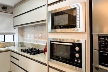 Apartamento &agrave; venda - 102m&sup2; - Meia Praia
