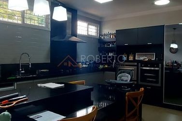 Casa &agrave; venda - 388m&sup2; - Centro
