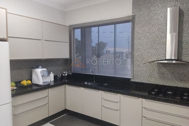 Casa &agrave; venda - 360m&sup2; - MONTE CRISTO