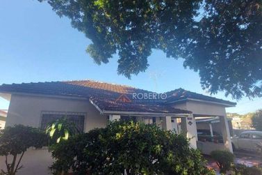 Casa &agrave; venda - 240m&sup2; - Centro