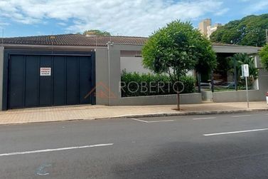 Casa &agrave; venda - 388m&sup2; - Centro