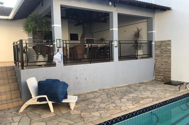 Casa &agrave; venda - 330m&sup2; - Centro