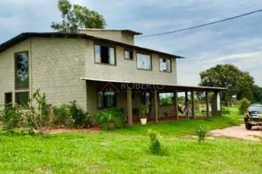 Ch&aacute;cara &agrave; venda - 4000m&sup2; - Centro