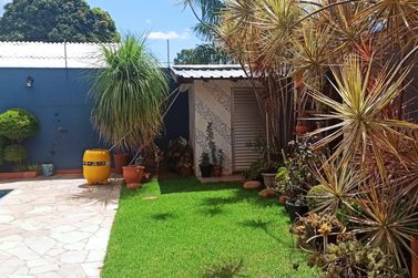 Casa &agrave; venda - 325m&sup2; - Centro