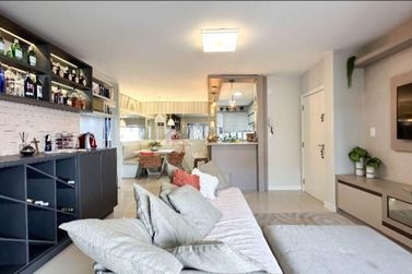 Apartamento &agrave; venda - 102m&sup2; - Meia Praia