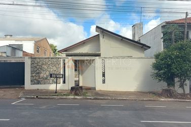 Casa &agrave; venda - 450m&sup2; - Centro