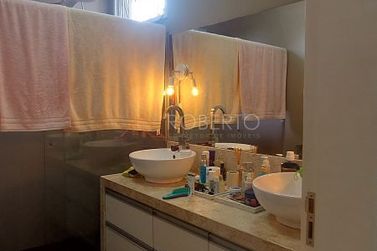 Casa &agrave; venda - 388m&sup2; - Centro