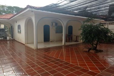 Casa &agrave; venda - 270m&sup2; - Centro