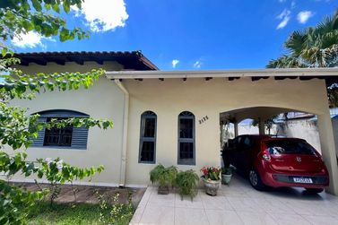 Casa &agrave; venda - 174m&sup2; - Centro