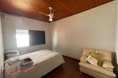Casa &agrave; venda - Centro