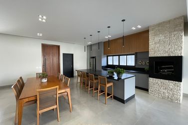 Casa &agrave; venda - 220m&sup2; - Condom&iacute;nio Bougainville