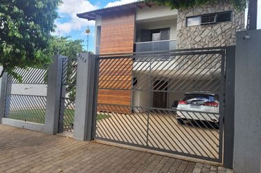 Casa &agrave; venda - 302m&sup2; - Centro