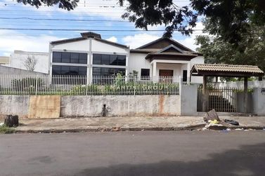 Casa &agrave; venda - 600m&sup2; - Centro