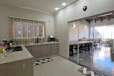 Casa &agrave; venda - 210m&sup2; - Jardim Videira