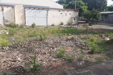 Terreno &agrave; venda - 195m&sup2; - Centro