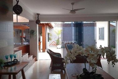 Casa &agrave; venda - 260m&sup2; - Jardim Igua&ccedil;u