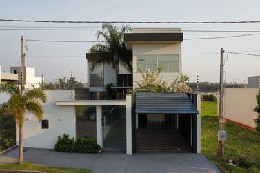 Casa &agrave; venda - 180m&sup2; - Centro