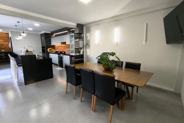 Casa &agrave; venda - 300m&sup2; - Centro